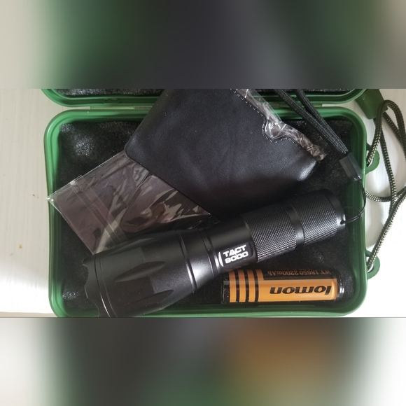 Super Bright Titanium Flashlight w/ Case, Rechargeable Battery, and Mulți Tool - Picture 4 of 4